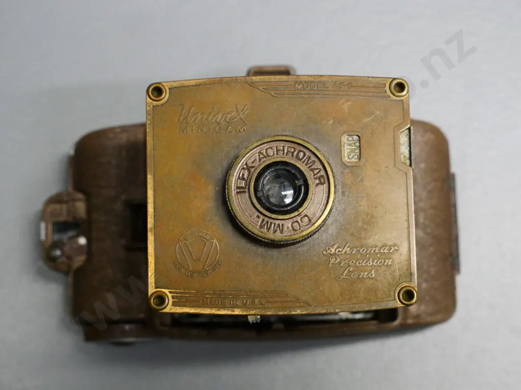 vintage Univex Minicam folding miniature roll-film camera with Ilex lens - made in USA H-70 W-100 Image 1++