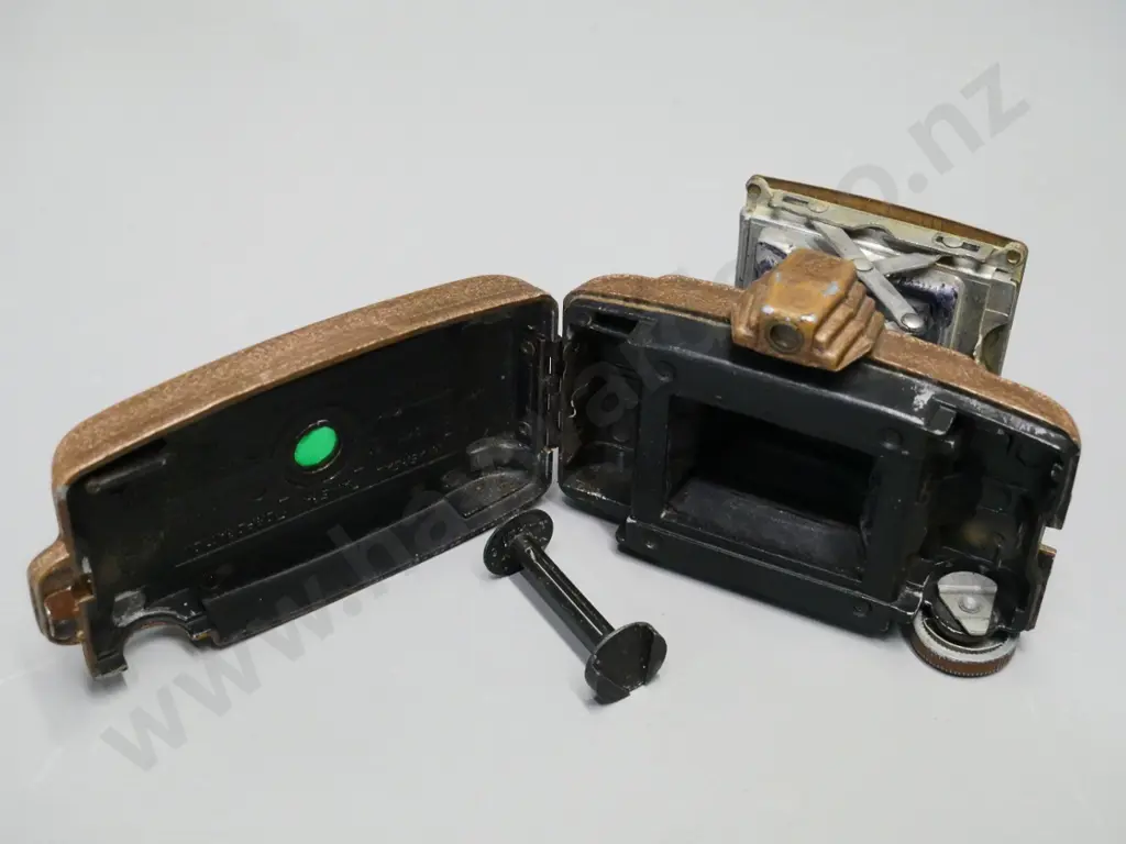 vintage Univex Minicam folding miniature roll-film camera with Ilex lens - made in USA H-70 W-100 Image 1++