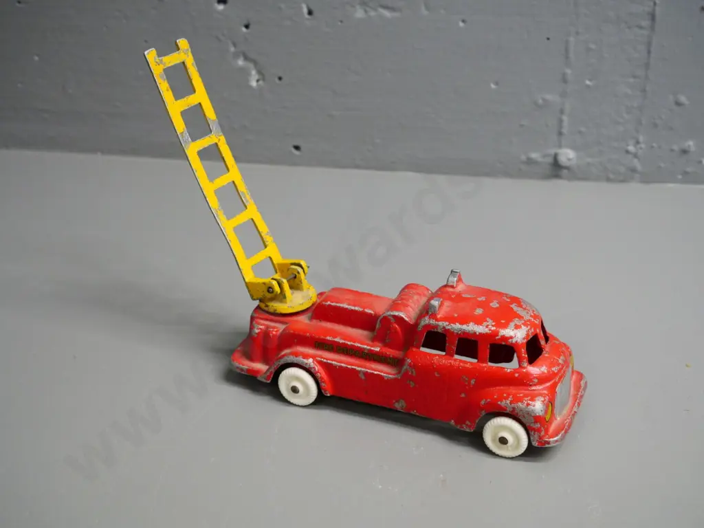 small Fun Ho fire engine with ladder H-75 L-180 Image 1++
