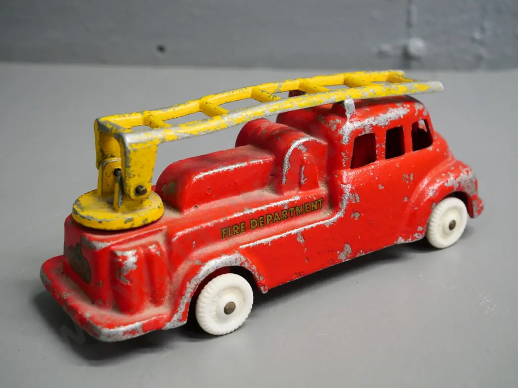 small Fun Ho fire engine with ladder H-75 L-180 Image 1++