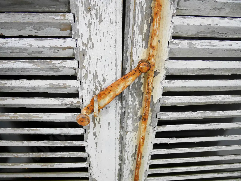 2 pairs vintage timber louvre doors with locking bars - paint wear and chjps. Each door H-2000 W-600 Image 1++