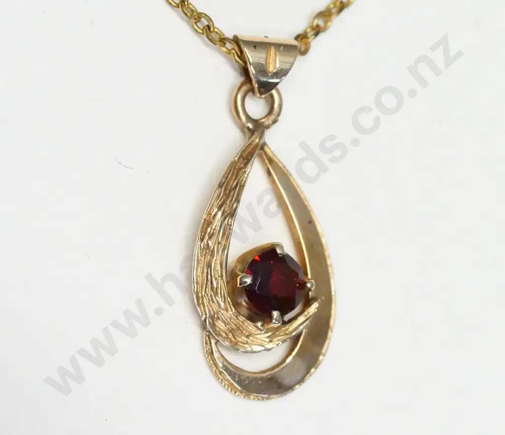 9ct garnet necklace stamped Image 1++