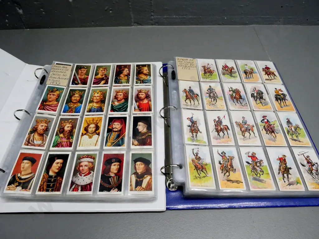 2 binders full of cigarette collector's cards in album sheets - historical & royal, military, etc. Image 1++