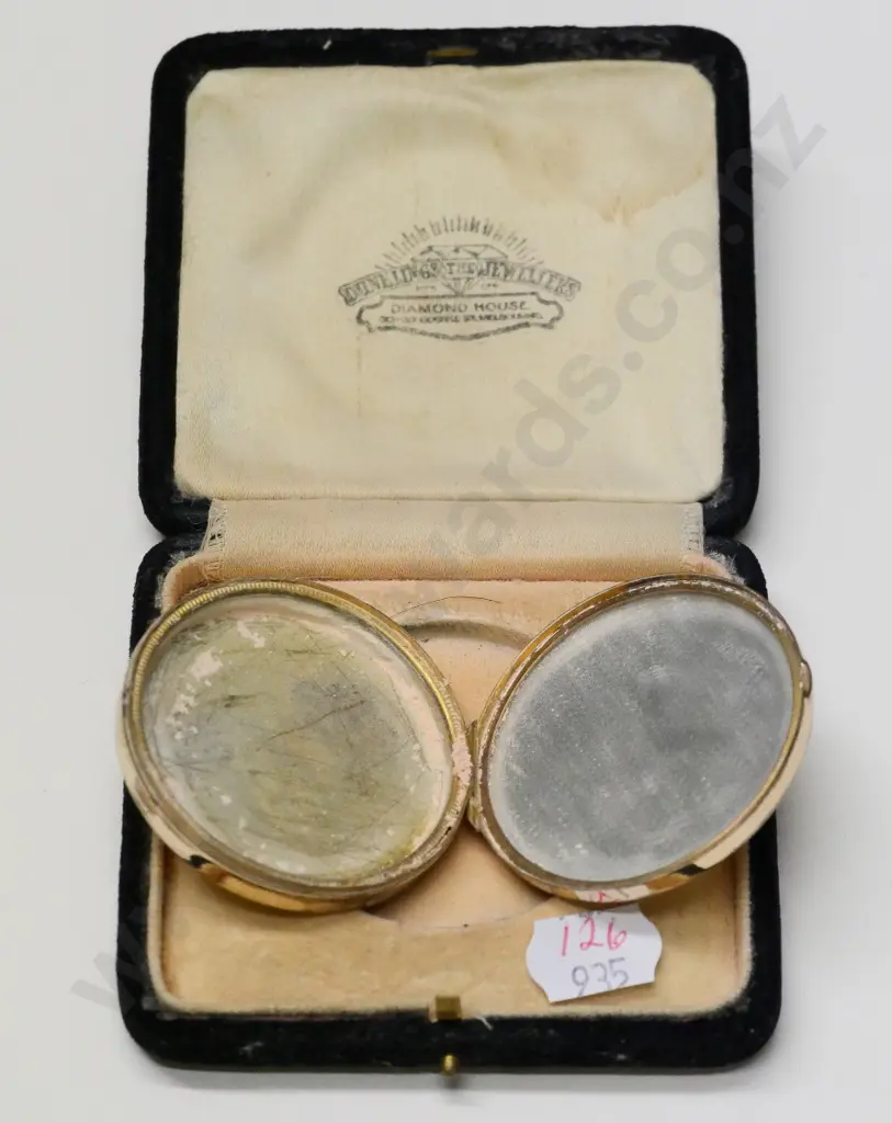 small 9ct lined compact in fitted case Image 1++