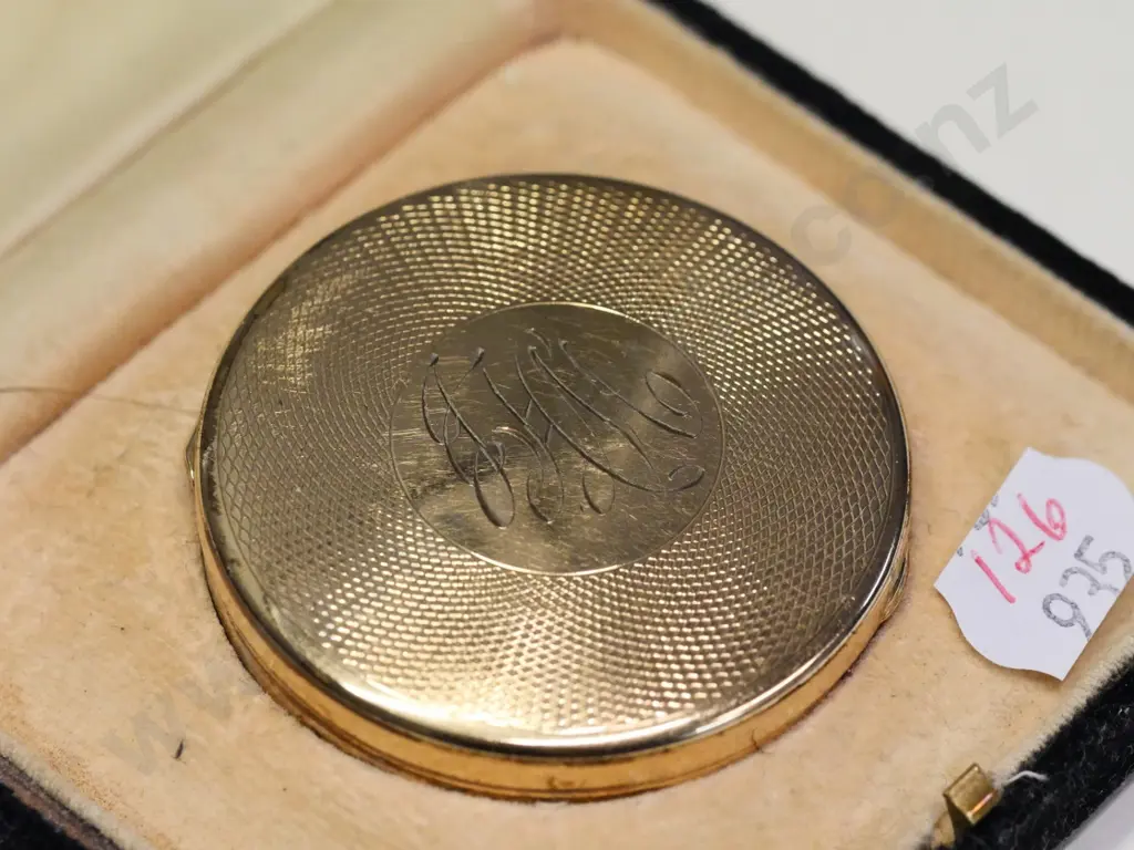 small 9ct lined compact in fitted case Image 1++