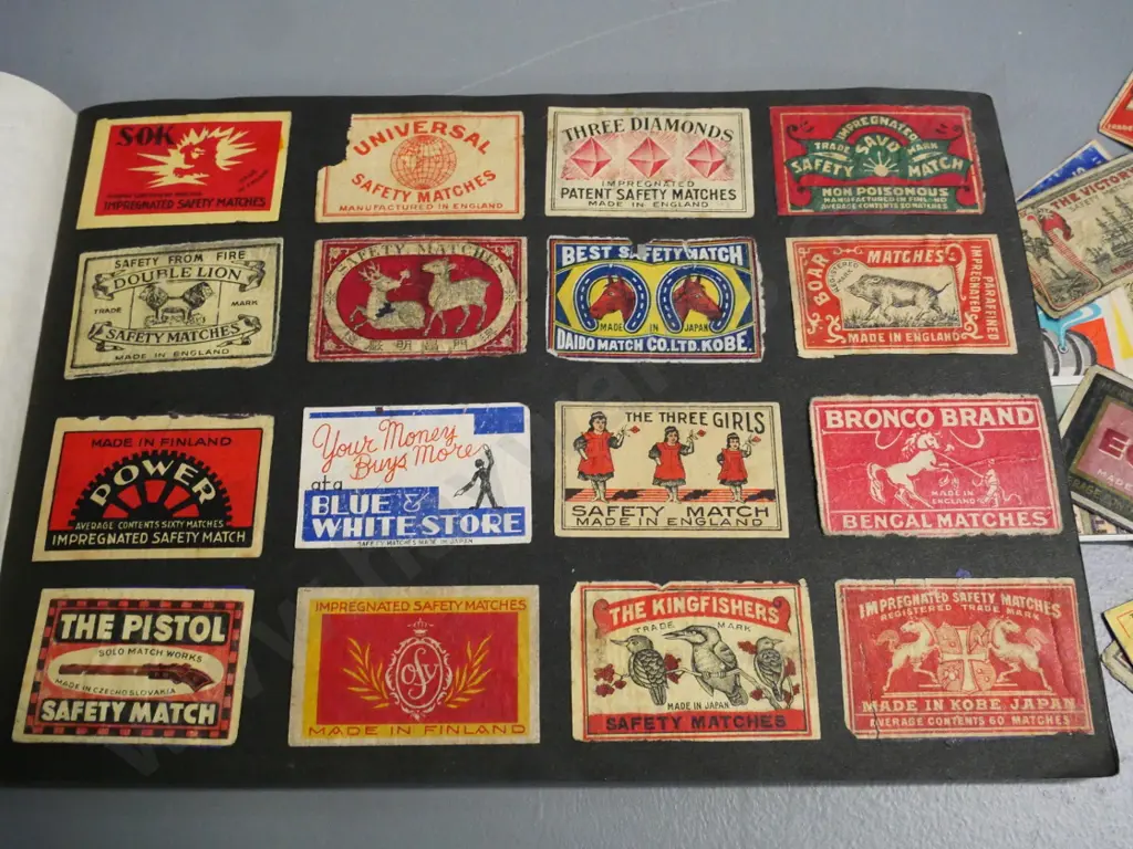 album of vintage matchbox labels plus assorted loose labels Image 1++