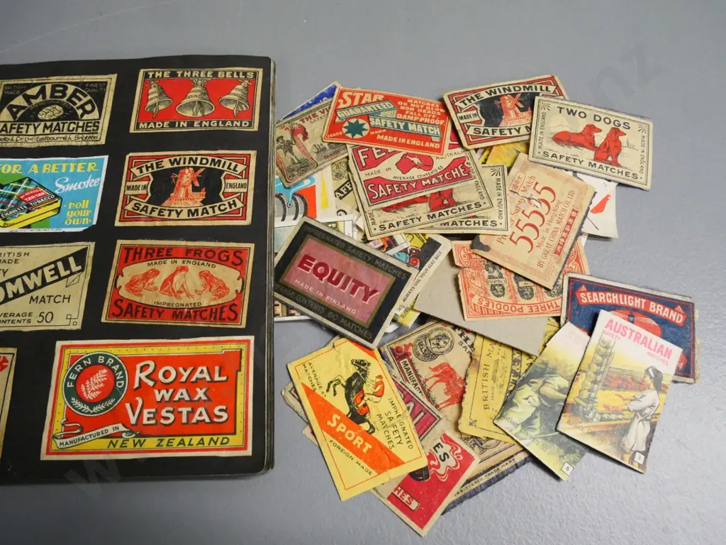 album of vintage matchbox labels plus assorted loose labels Image 1++