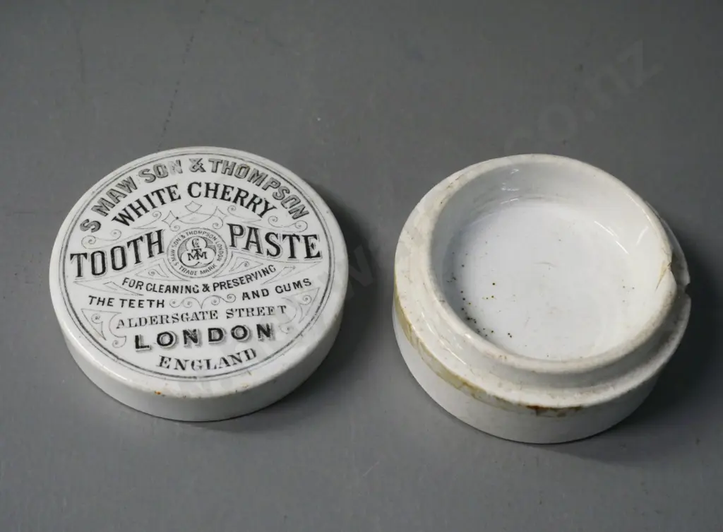 S. Mawson & Thompson White Cherry toothpaste porcelain pot - some chips and crazing. Lid D-70 Image 1++