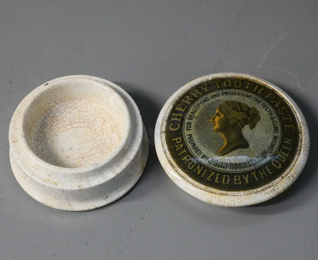 John Goswell & Co. Cherry toothpaste porcelain pot - some chips and crazing. Lid D-90 Image 1++