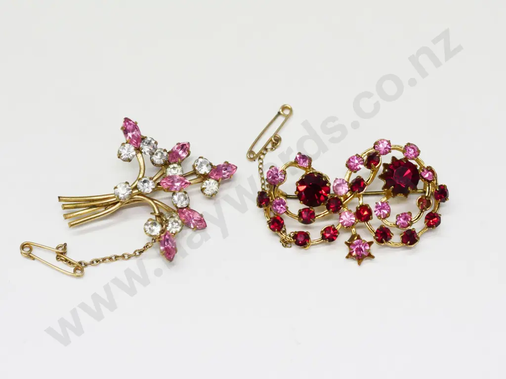2 costume brooches Image 1++