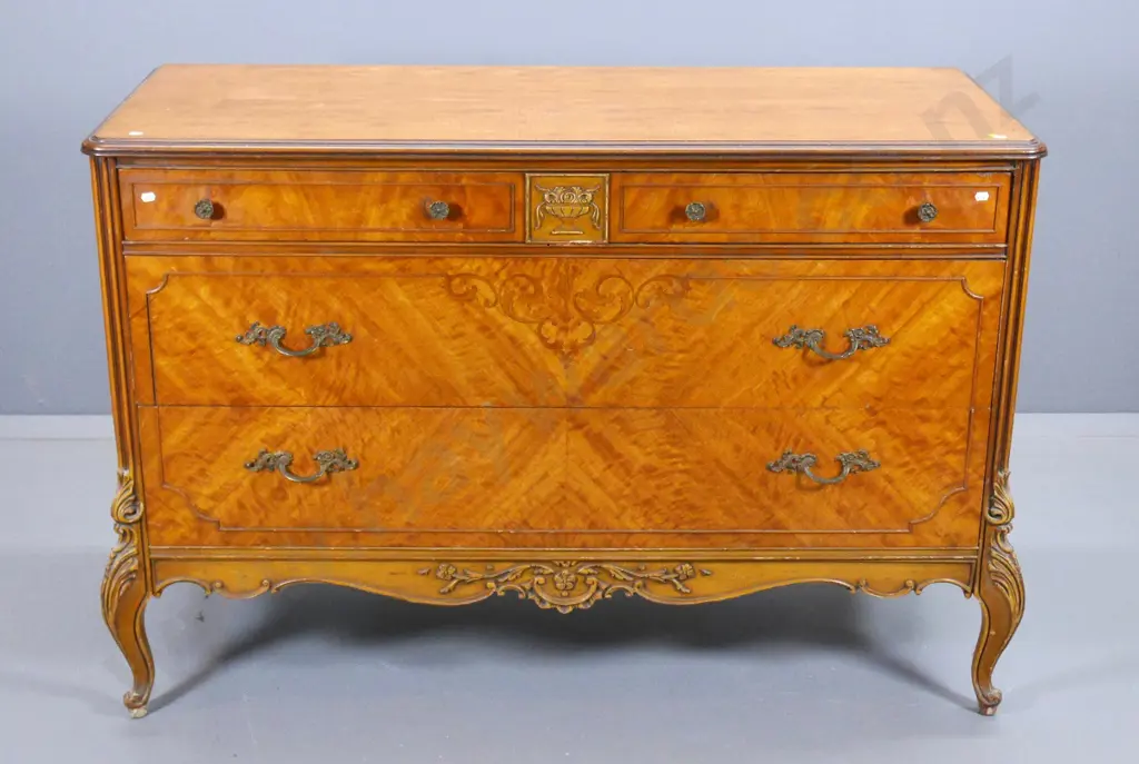 mahogany Louis-style 4-drawer chest with veneer and marquetry fronts, carved detail, top polish worn H900 W1310 D540 Image 1++