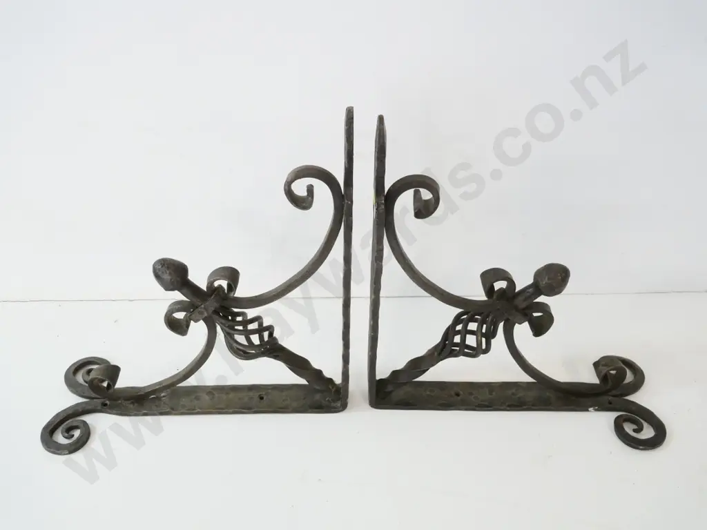 pair of ornate heavy forged iron shelf brackets H-330 D-360 Image 1++
