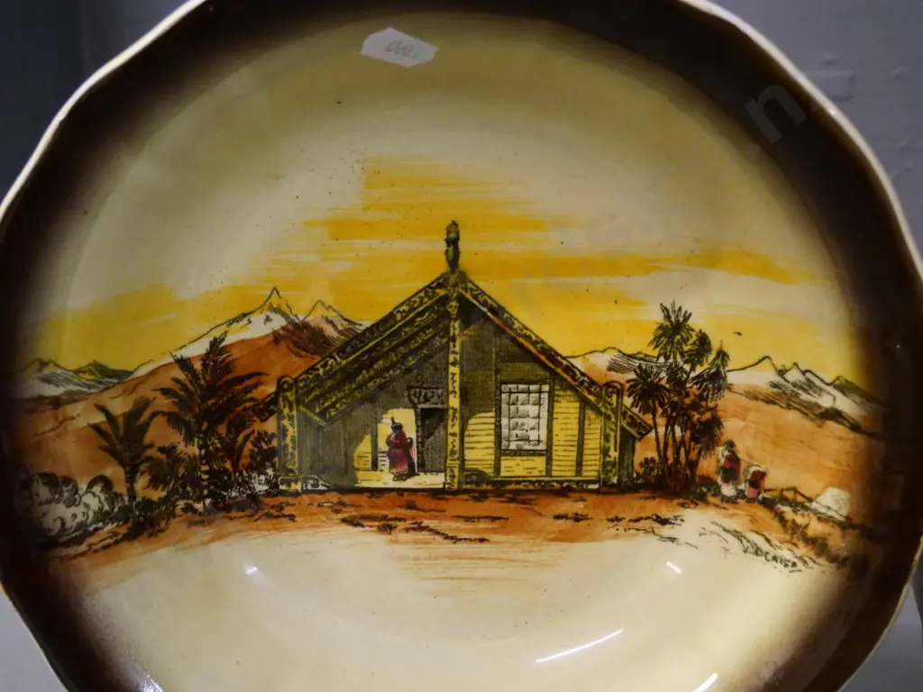 deco ball-shaped vase, no maker's mark H-200 Diameter 220 and a Wilkinson Homeland series Maori theme bowl Image 1++