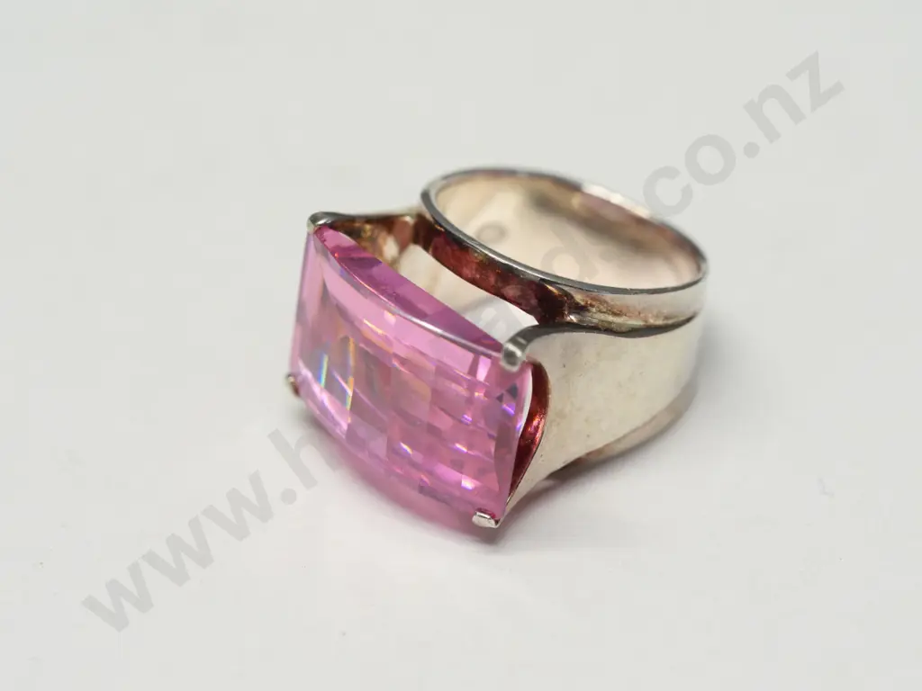 silver & pink stone dress ring stamped 925 Image 1++