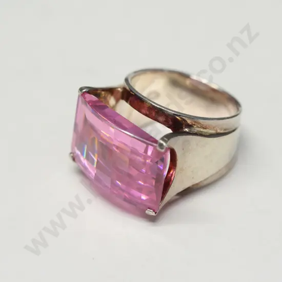 silver & pink stone dress ring stamped 925