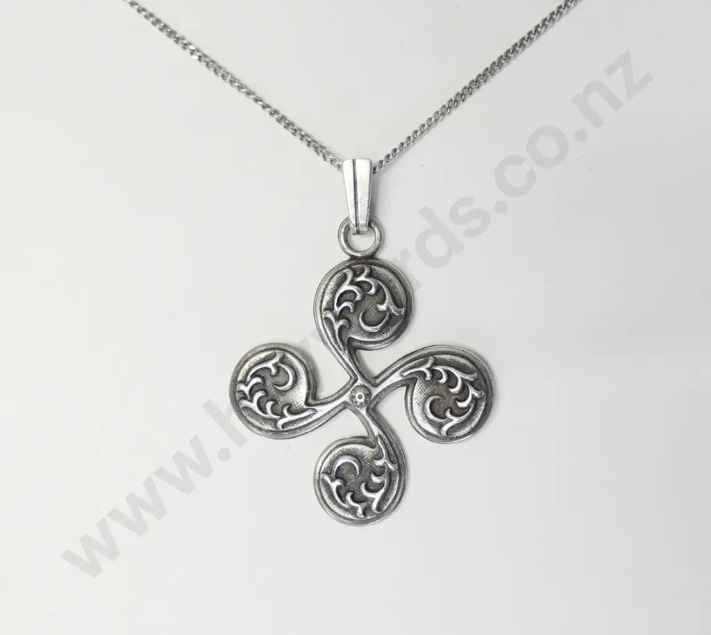 silver pendant stamped 925 Image 1++
