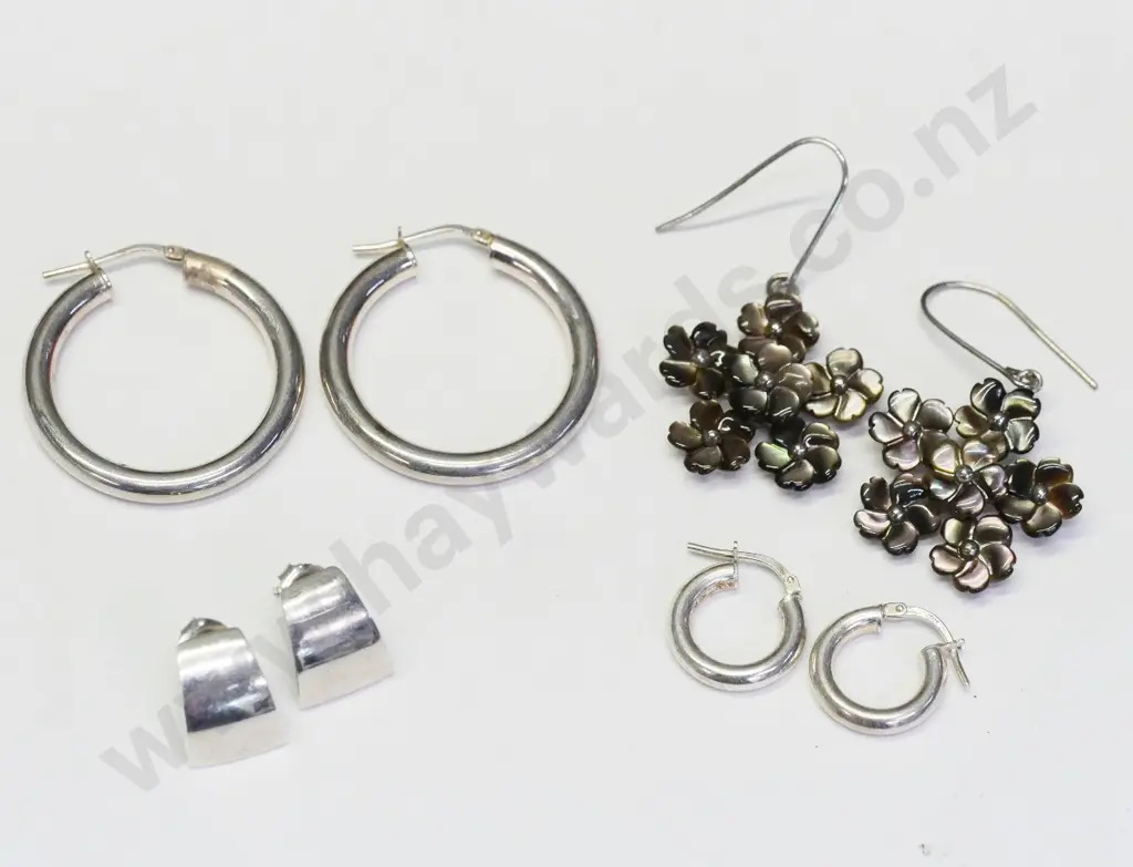4 pairs of silver earrings all stamped 925 Image 1++