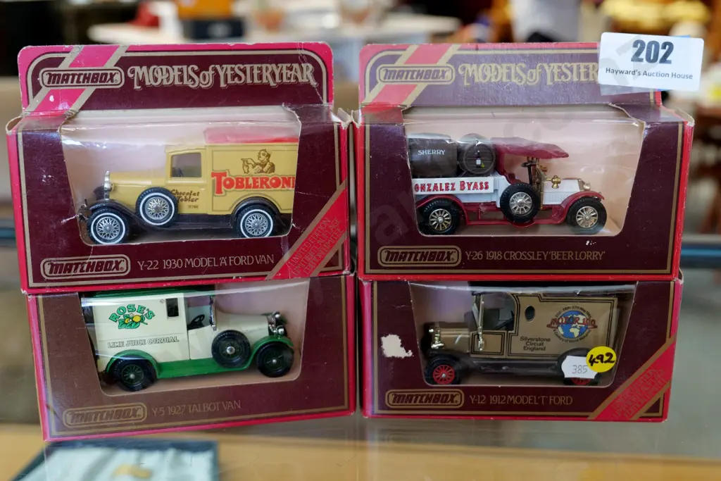 4 Matchbox Models of Yesteryear model vehicles in original packaging - delivery trucks Image 1++