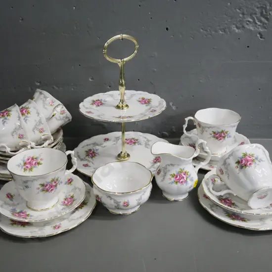 Royal Albert Tranquility pattern 21-piece tea set including 2-tier cake plate