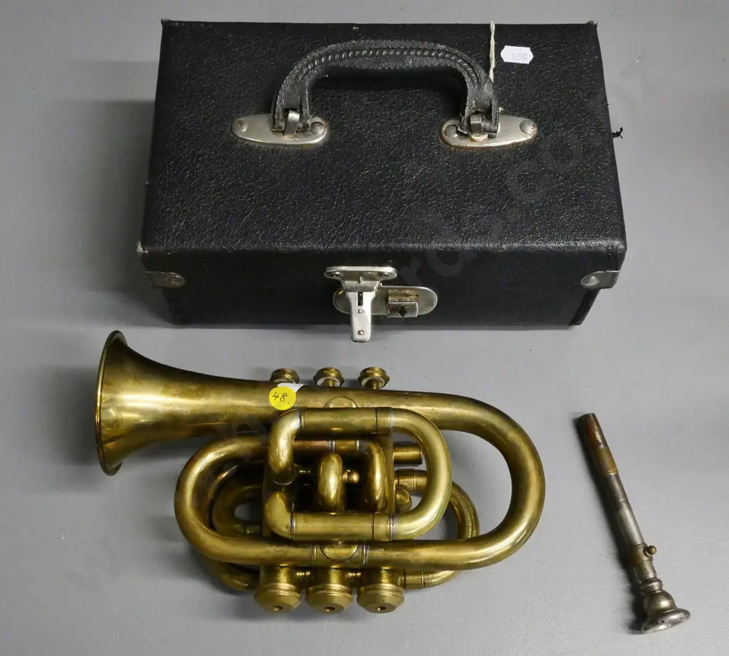 vintage cased small trumpet / bugle - Boosey / Bessons & Co. London H-140 L-280 including mouthpiece Image 1++