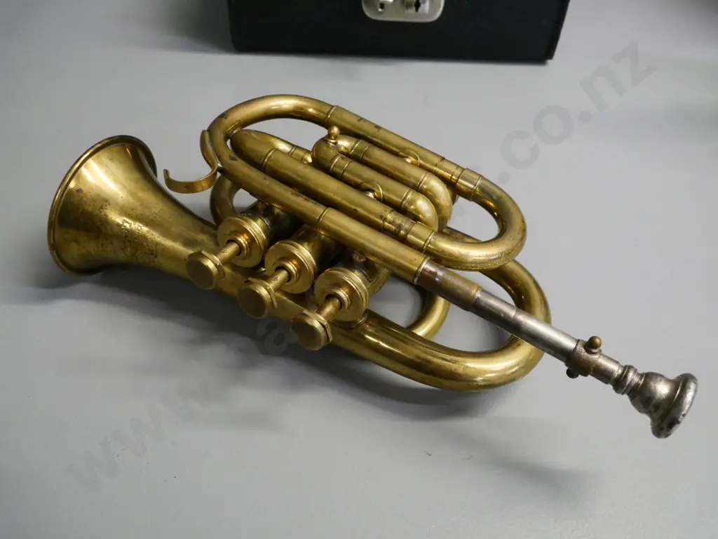 vintage cased small trumpet / bugle - Boosey / Bessons & Co. London H-140 L-280 including mouthpiece Image 1++