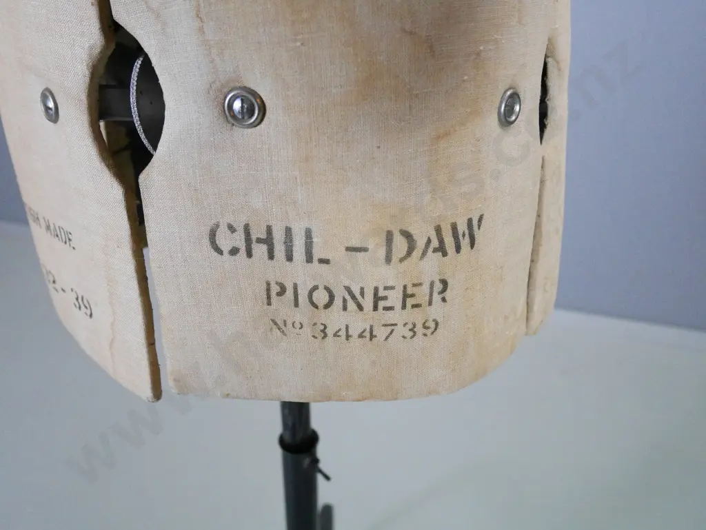 vintage Chil-Daw British adjustable size 32-39 dressmaker's form on metal stand, some fraying to fabric H-1640 Image 1++