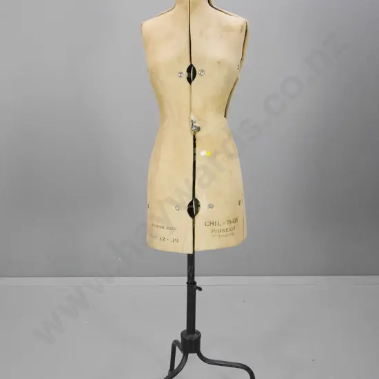 vintage Chil-Daw British adjustable size 32-39 dressmaker's form on metal stand, some fraying to fabric H-1640