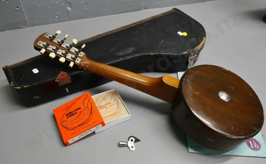 cased banjo mandolin L-540, case marked 'Reliance' - missing some strings, with spares & key in case Image 1++