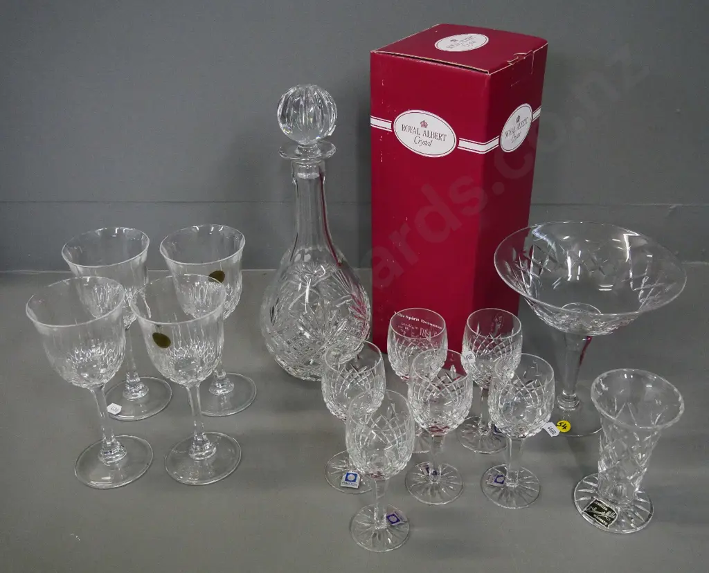 crystal items - Royal Albert decanter in box, 6 Parka sherries, 4 wine glasses, vase and comport Image 1++