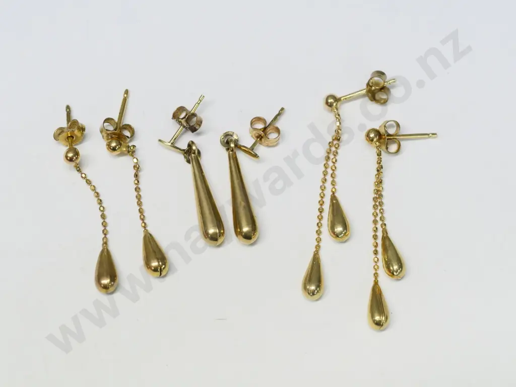 3 pairs of 9ct earrings Image 1++