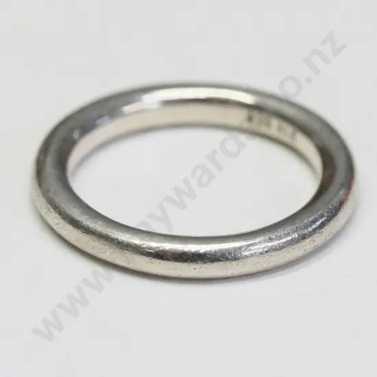 silver ring stamped 925 ALE