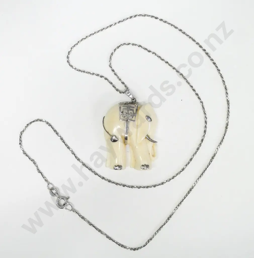 elephant necklace with silver saddle stamped 925 Image 1++