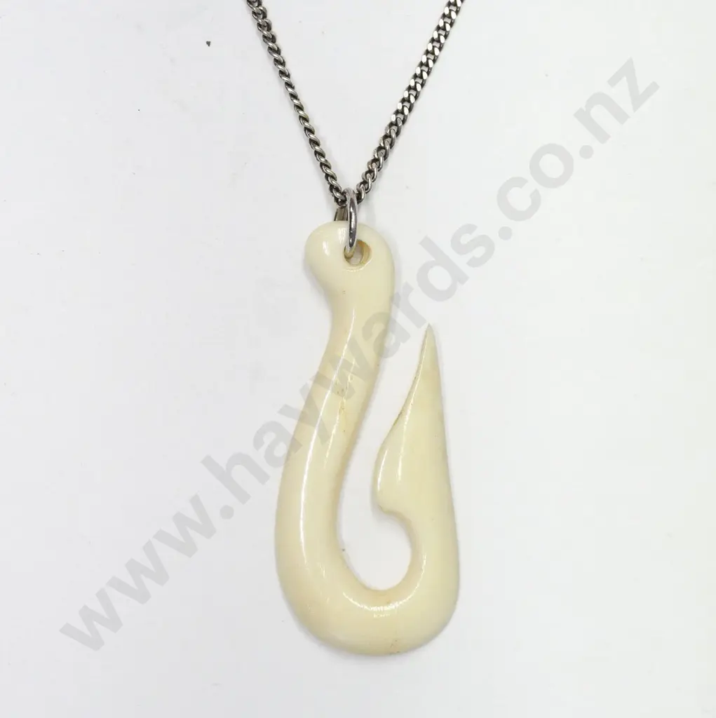 pendant on silver chain stamped 925 Image 1++