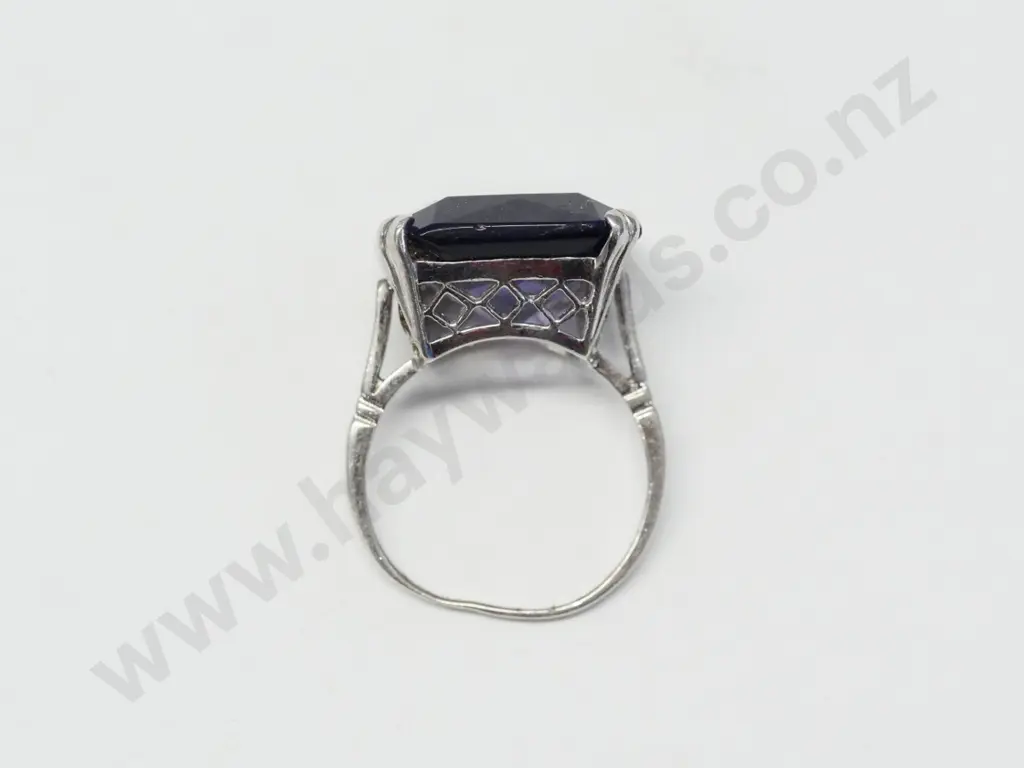 silver amehtyst ring stamped 925 Image 1++