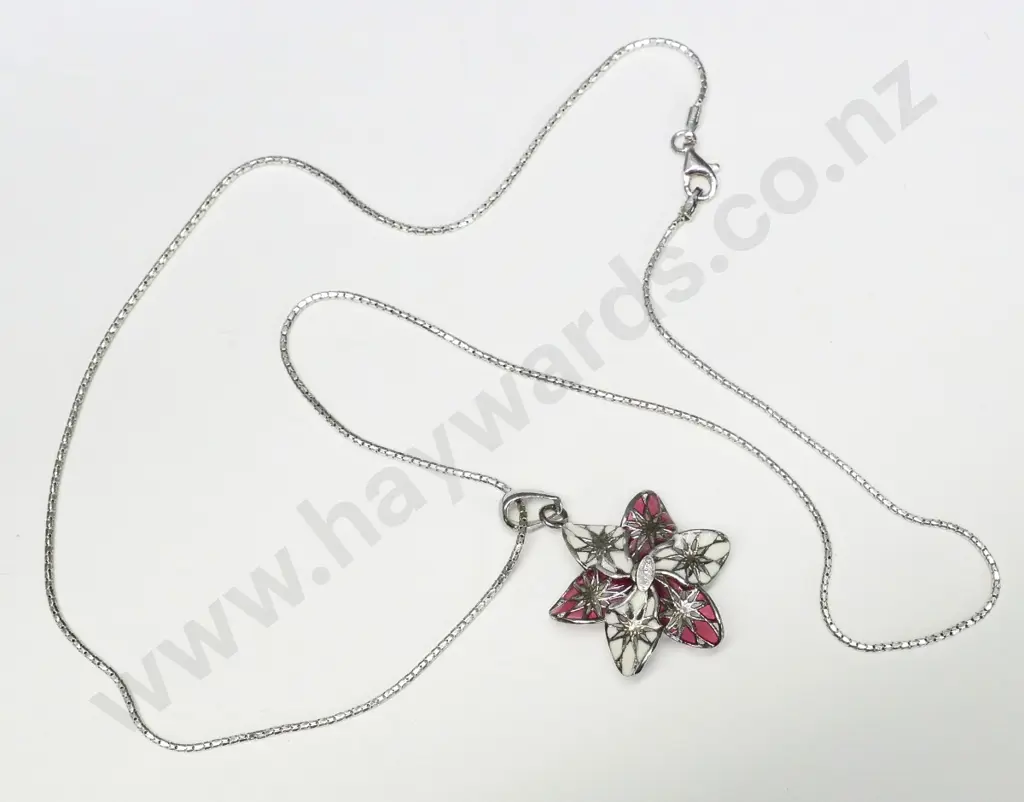 silver flower necklace stamped 925 Image 1++