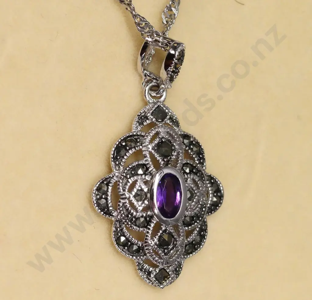 silver & amethyst pendant stamped 925 Image 1++