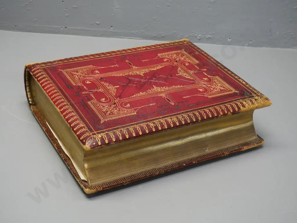 large leather bound 1870 Cassell Petter & Galpin book of 250 Gustave Dore engravings - foxing throughout 390x320x110 Image 1++
