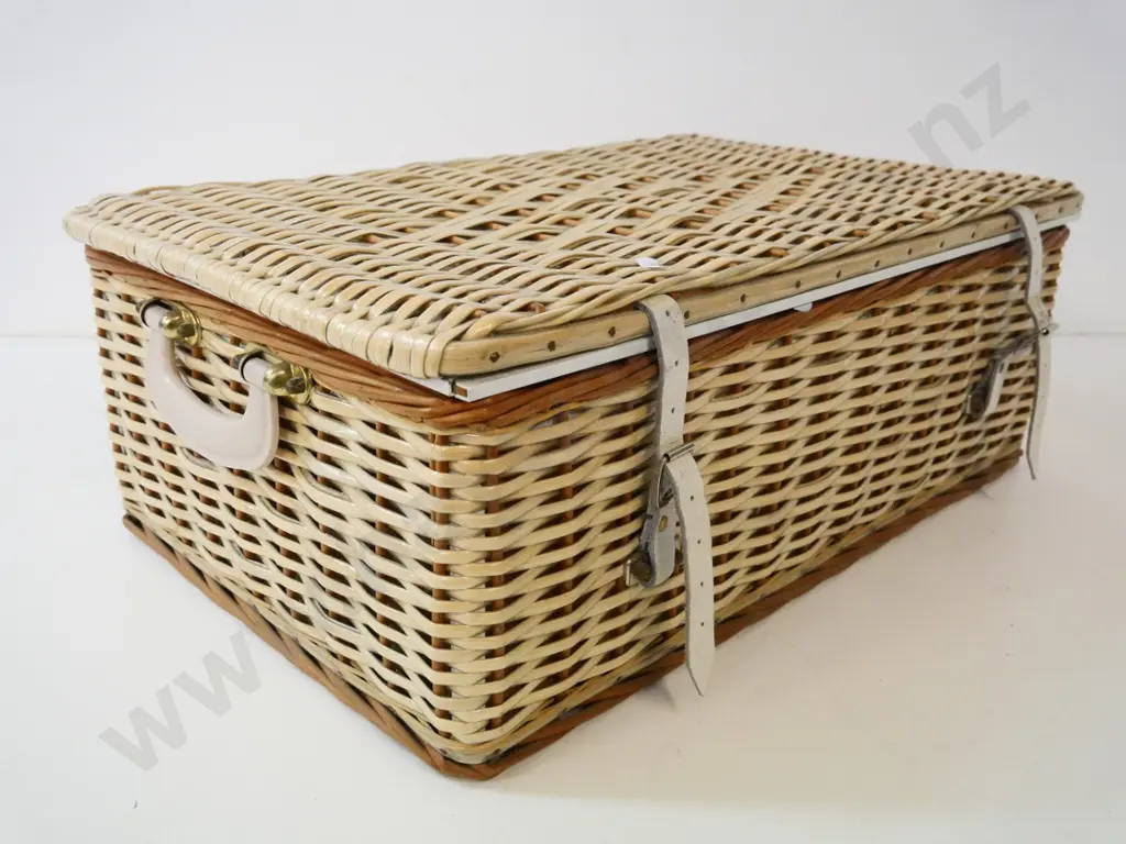 retro Regal plastic cane fully fitted picnic hamper H-230 W-600 D-370 Image 1++