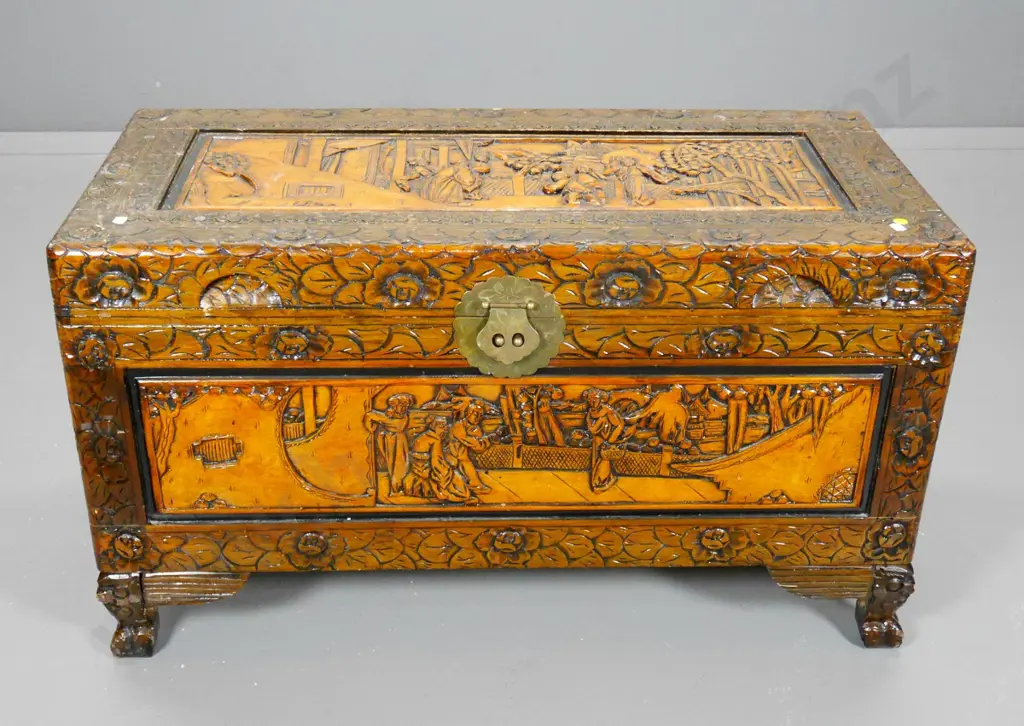 Chinese hand-carved camphorwood chest with brass catch, some marks to polish H-500 W-880 D-430 Image 1++