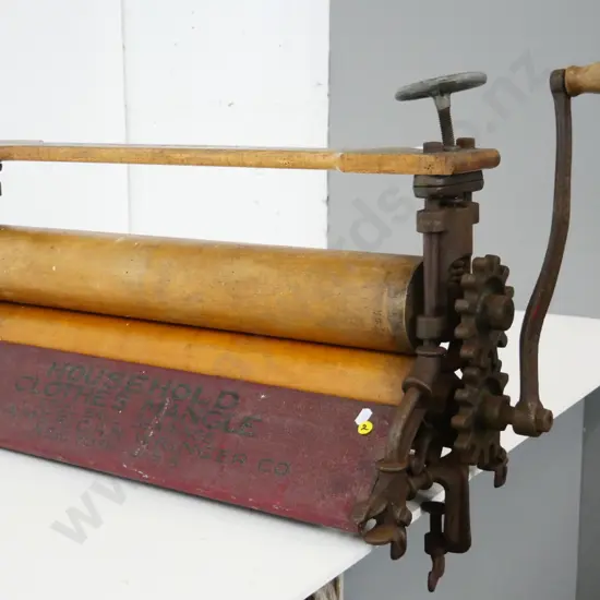 vintage American Wringer Co. household clothes mangle H-400 L-770 W-280