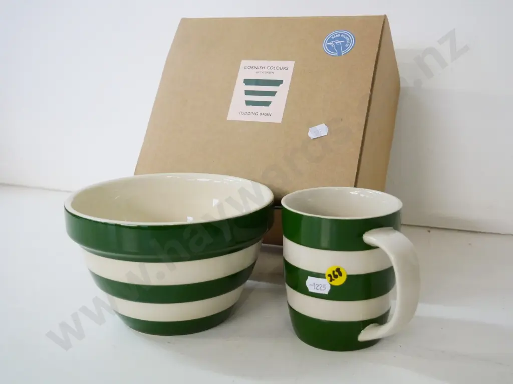 T&G Greene dark green and cream Cornish ware mixing bowl H-100 D-110 with box and a mug Image 1++