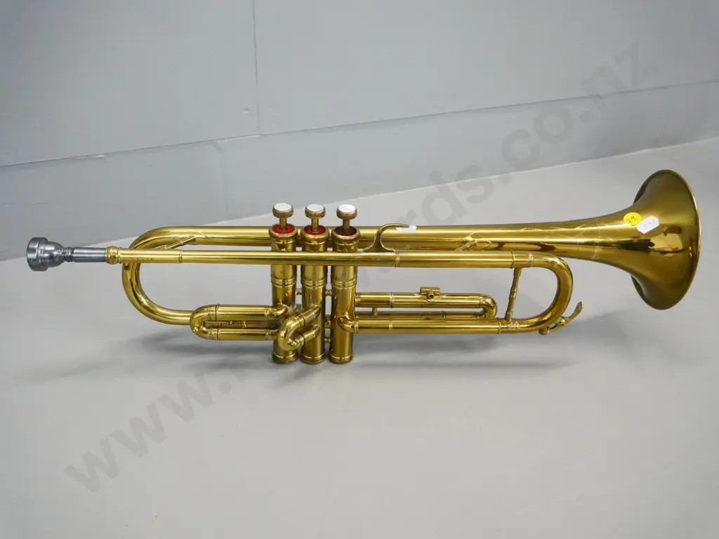 brass trumpet with mouthpiece - no maker's marks L-520 Image 1++