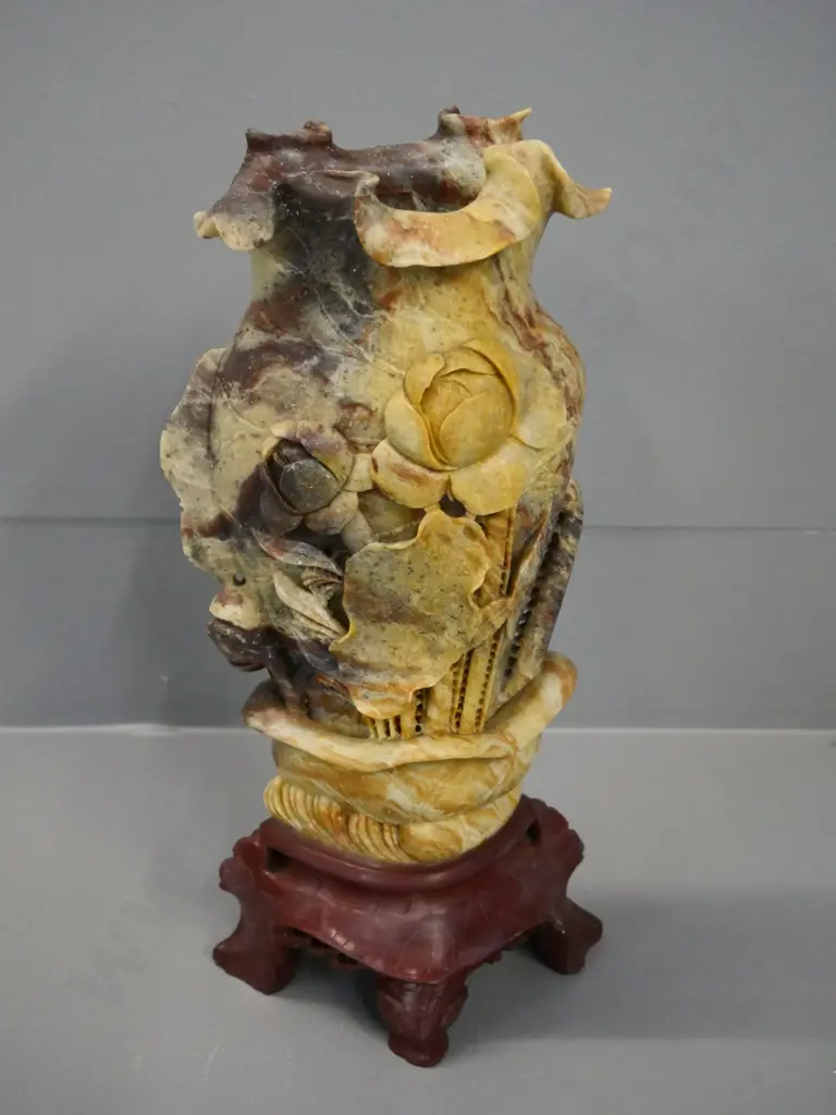 Chinese carved soapstone vase H-300 W-150 Image 1++