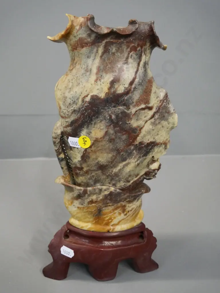 Chinese carved soapstone vase H-300 W-150 Image 1++