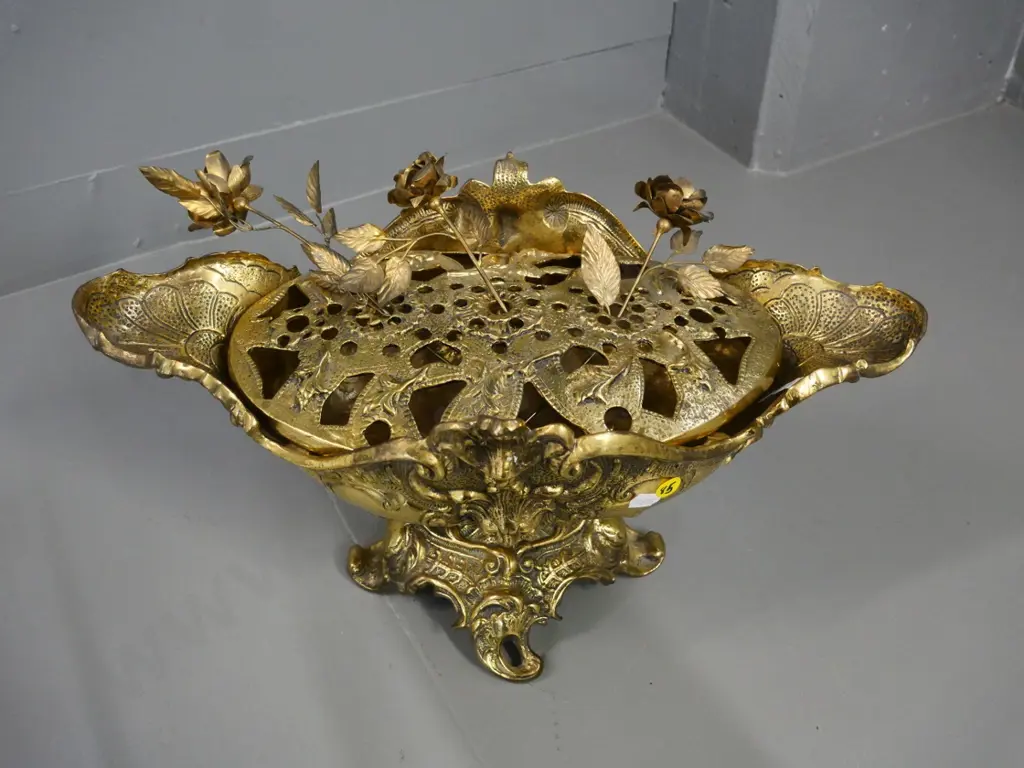 heavy figured brass vase with frog and 3 metal faux stemmed roses Image 1++