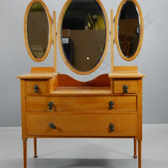 deco kauri dressing table with 4 drawers, drop  handles, 3 bevelled mirrors, some desilvering, wear to polish H620 W1140