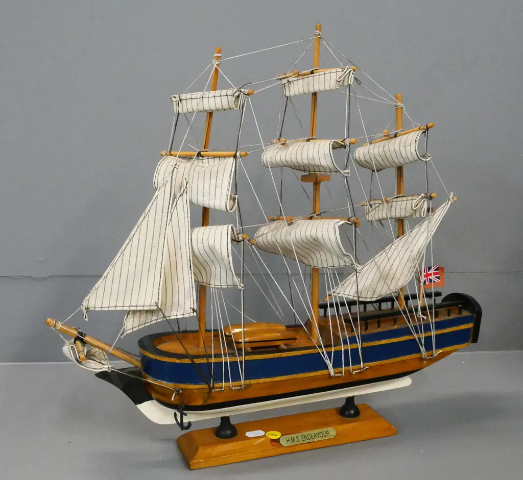 The Endeavour mixed timber model ship with fabric sails on stand - split to deck H-380 L-410 Image 1++