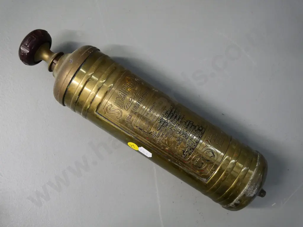 vintage brass Wormald Simplex fire extinguisher with bakelite knob L-330 Image 1++