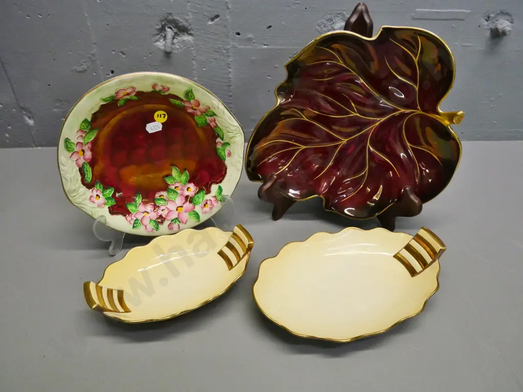 Maling thumbprint bowl, 2 Carlton ware dishes and a Carlton ware Rouge Royale leaf plate L-260 W-230 Image 1++