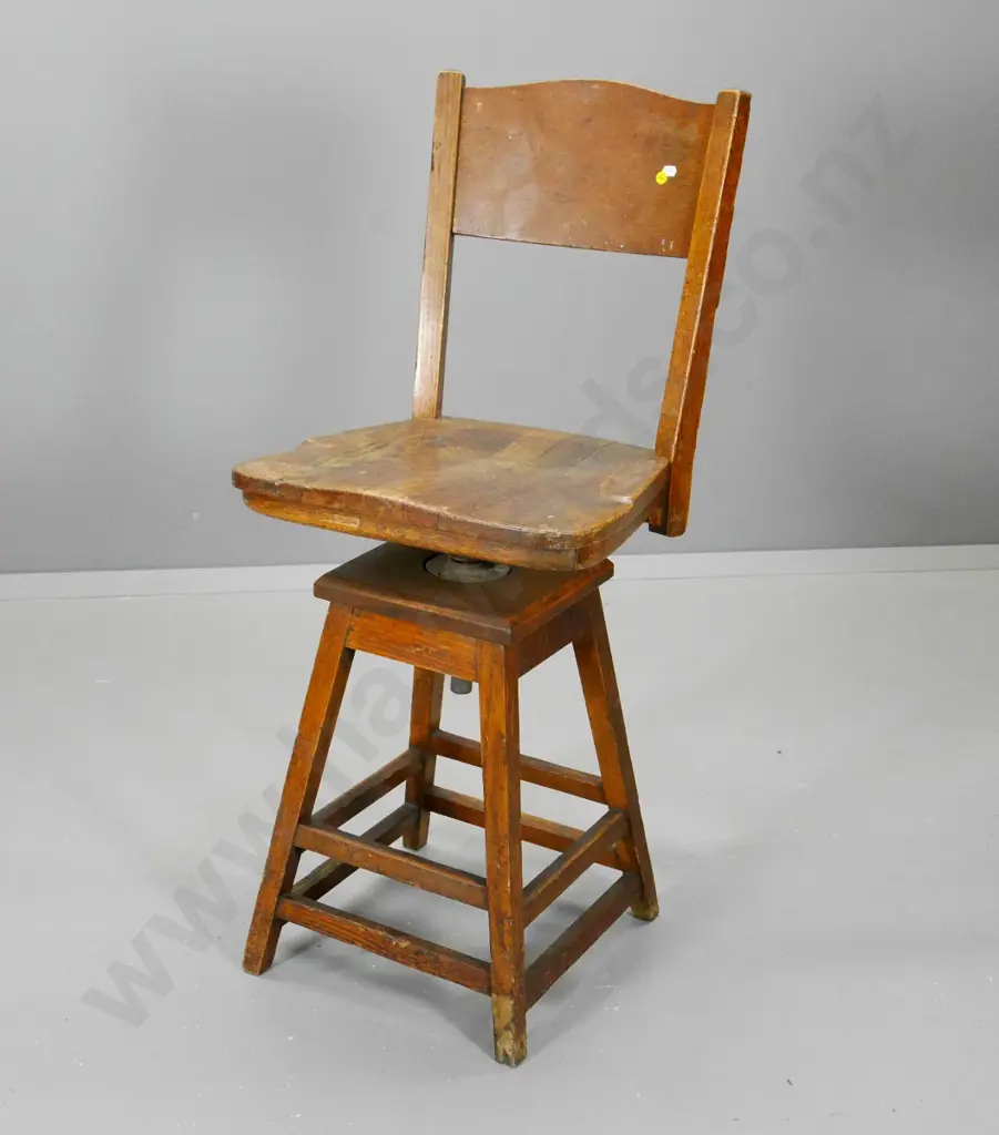 vintage oak swivel work chair on stool base - splitting, seat wobbles due to worn mechanism H-1010 W-430 D-420 Image 1++